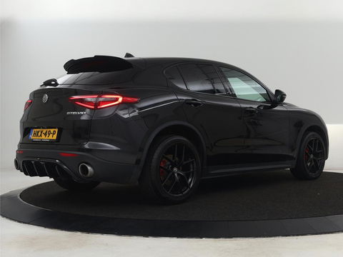 Alfa Romeo Stelvio 2.0 T AWD Super | Leder | Stoel & stuurverwarming | Camera | Xenon | Navigatie | Memory | DAB | Cruise control