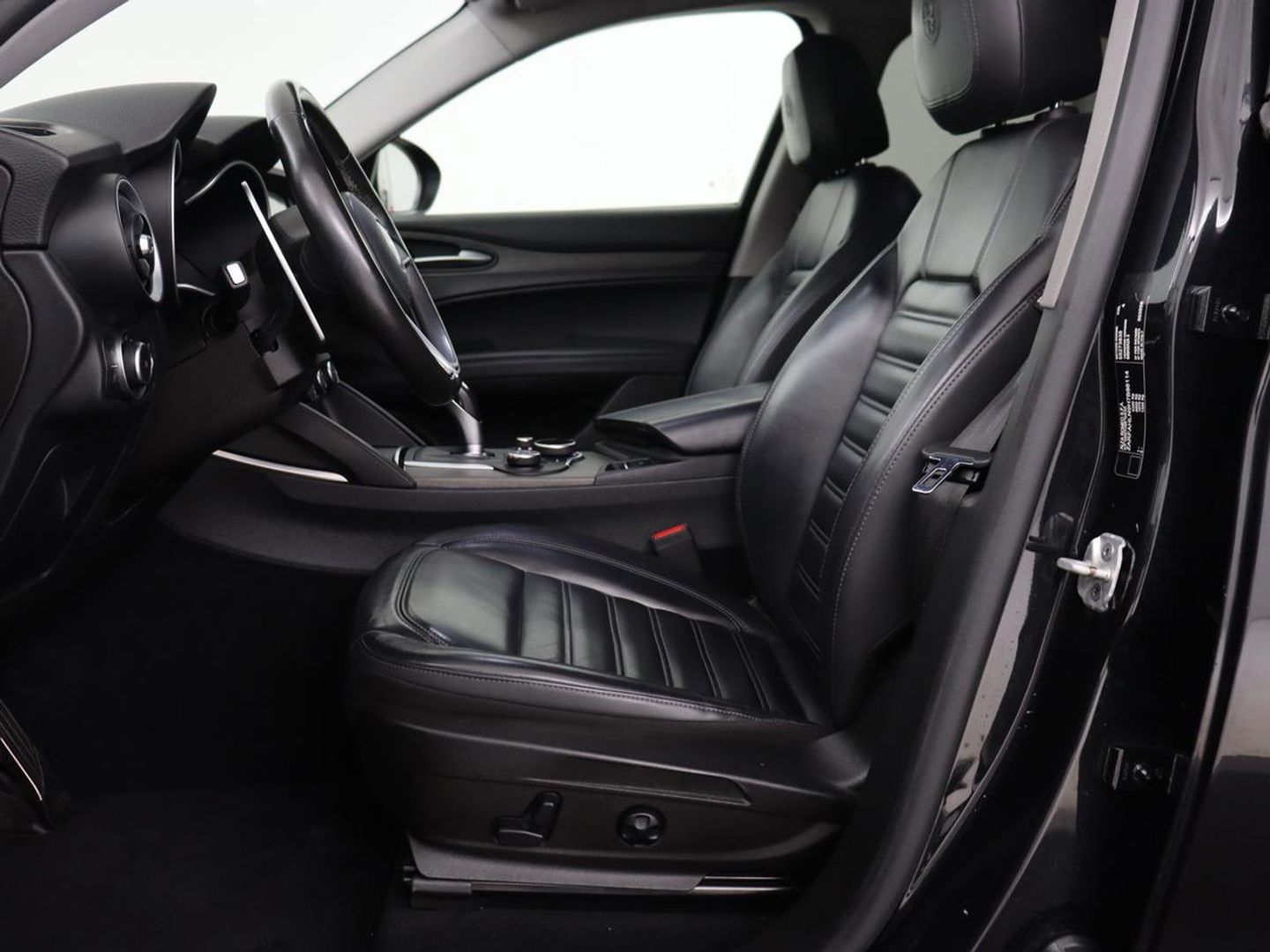 Alfa Romeo Stelvio 2.0 T AWD Super | Leder | Stoel & stuurverwarming | Camera | Xenon | Navigatie | Memory | DAB | Cruise control