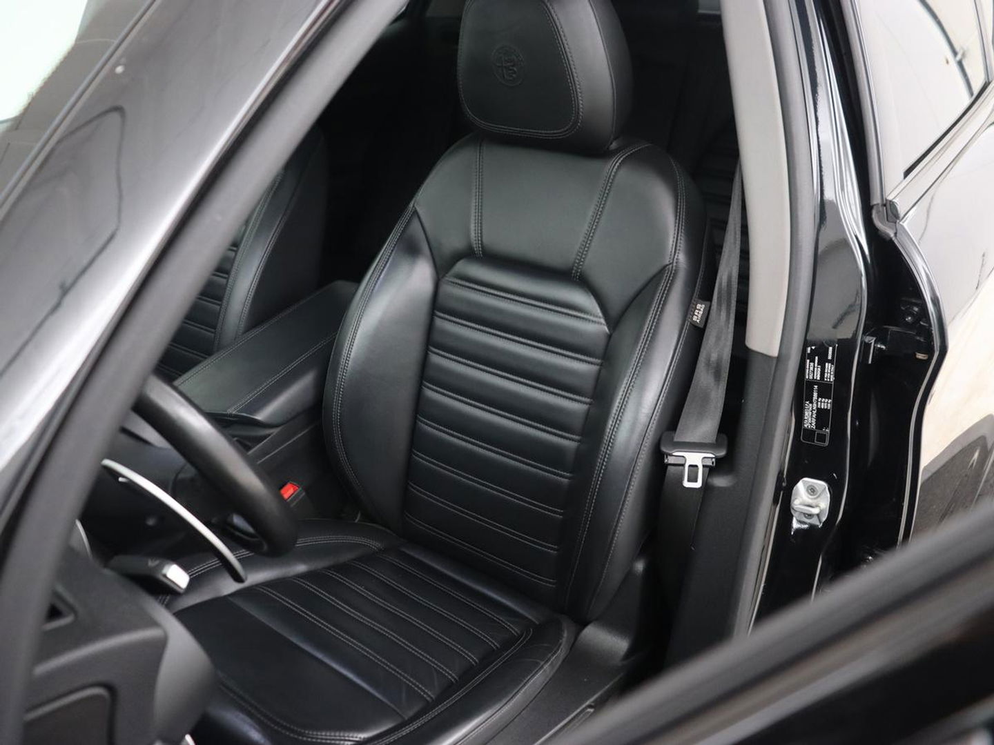 Alfa Romeo Stelvio 2.0 T AWD Super | Leder | Stoel & stuurverwarming | Camera | Xenon | Navigatie | Memory | DAB | Cruise control