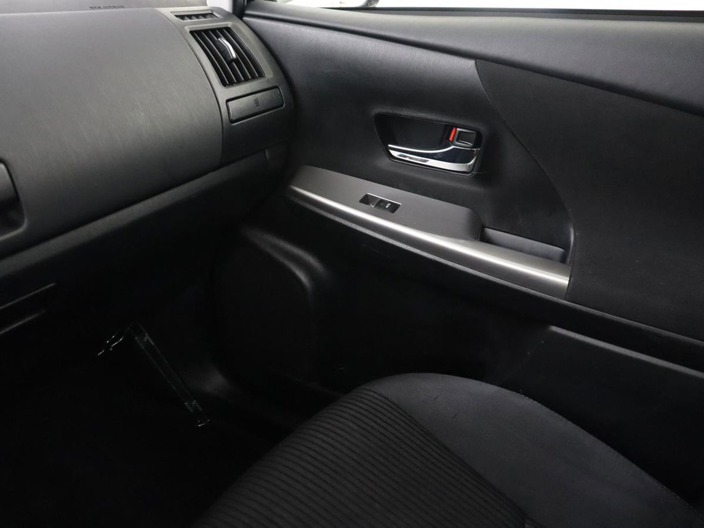 Toyota Prius+ 1.8 Active | 7-persoons | Cruise Control | Navigatie | Climate Control | Stoelverwarming | DAB