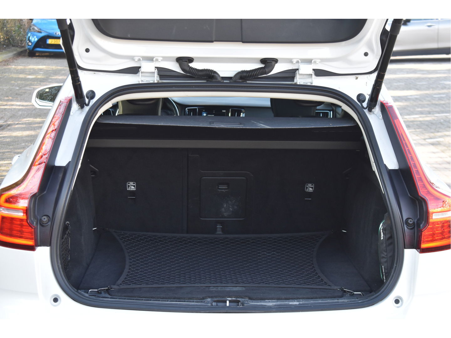 Volvo V60 2.0 T6 Recharge AWD 340 PK Climate Pack | Pano.dak | Standkachel | Keyless | Camera | Stuurverwarming | Carplay | Full LED | Historie