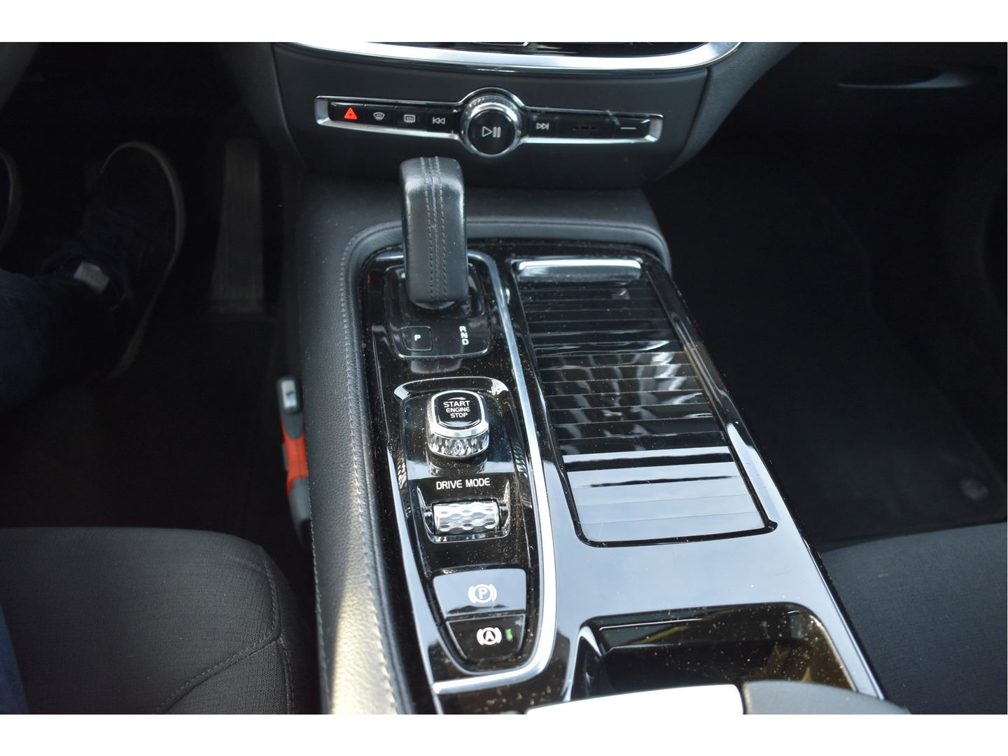 Volvo V60 2.0 T6 Recharge AWD 340 PK Climate Pack | Pano.dak | Standkachel | Keyless | Camera | Stuurverwarming | Carplay | Full LED | Historie