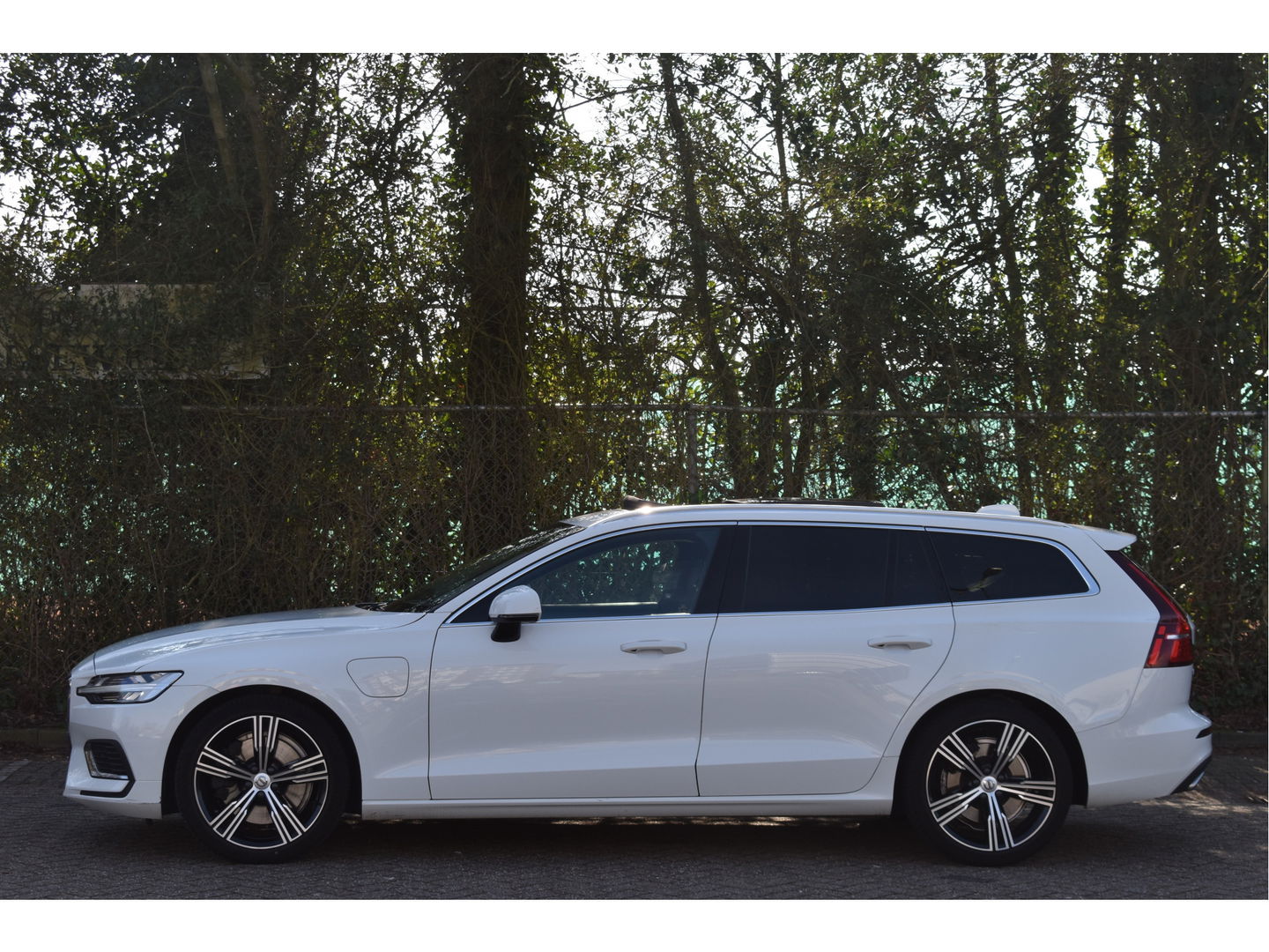 Volvo V60 2.0 T6 Recharge AWD 340 PK Climate Pack | Pano.dak | Standkachel | Keyless | Camera | Stuurverwarming | Carplay | Full LED | Historie
