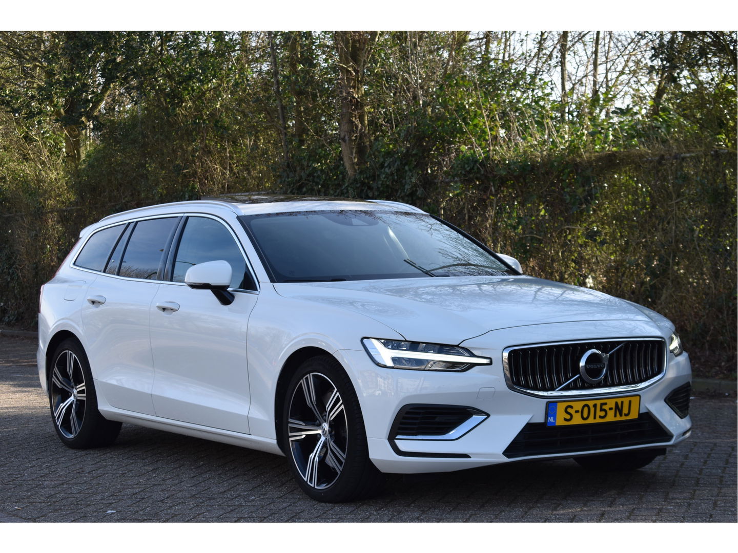 Volvo V60 2.0 T6 Recharge AWD 340 PK Climate Pack | Pano.dak | Standkachel | Keyless | Camera | Stuurverwarming | Carplay | Full LED | Historie