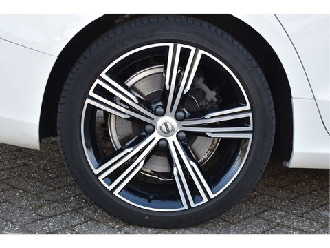 Volvo V60 2.0 T6 Recharge AWD 340 PK Climate Pack | Pano.dak | Standkachel | Keyless | Camera | Stuurverwarming | Carplay | Full LED | Historie