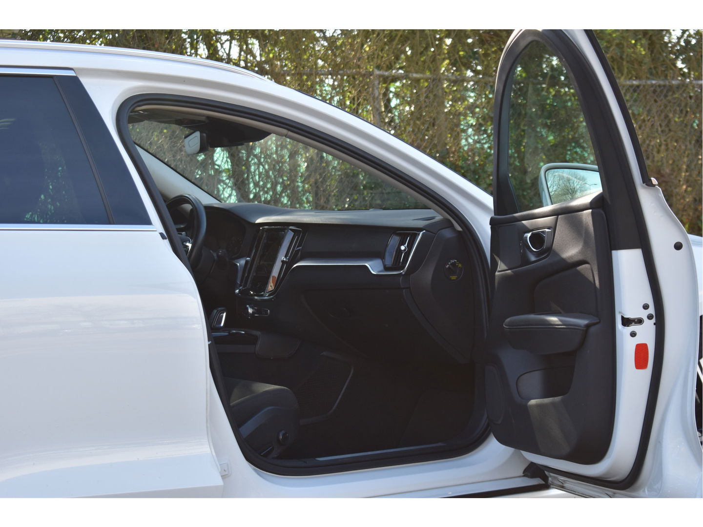 Volvo V60 2.0 T6 Recharge AWD 340 PK Climate Pack | Pano.dak | Standkachel | Keyless | Camera | Stuurverwarming | Carplay | Full LED | Historie