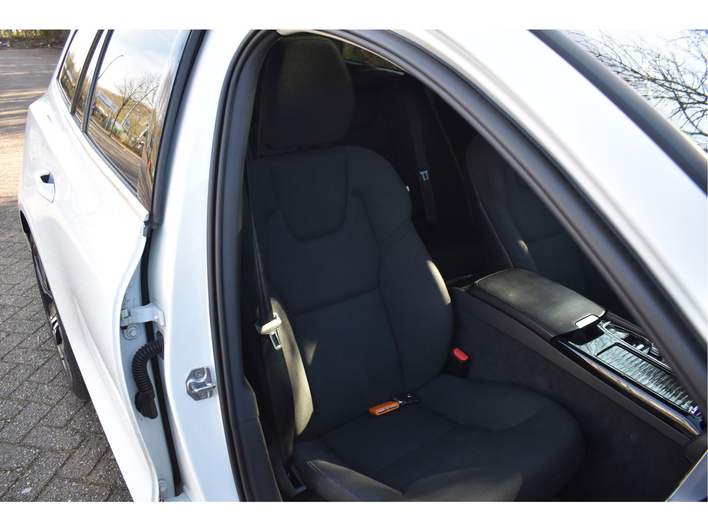 Volvo V60 2.0 T6 Recharge AWD 340 PK Climate Pack | Pano.dak | Standkachel | Keyless | Camera | Stuurverwarming | Carplay | Full LED | Historie