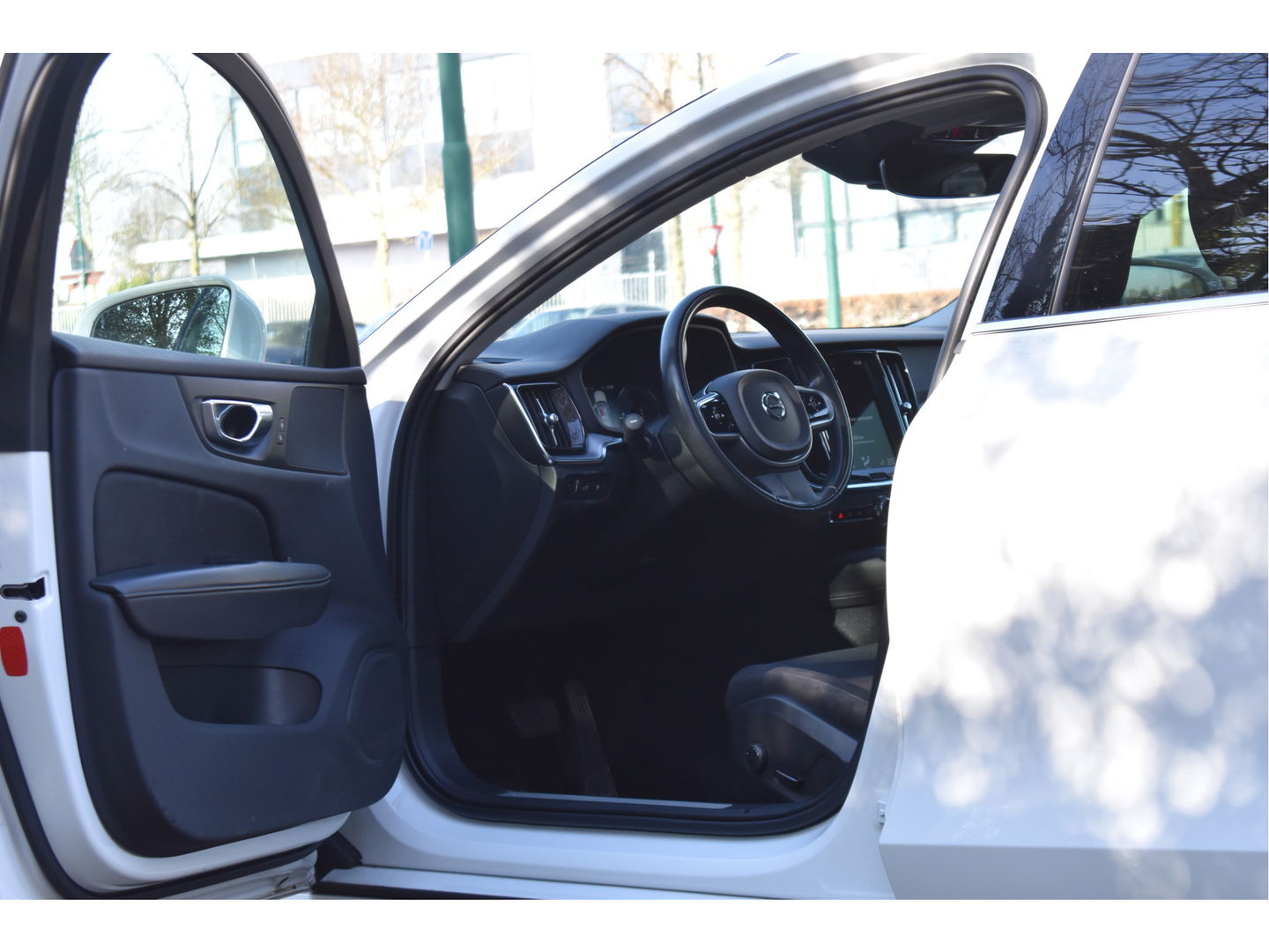 Volvo V60 2.0 T6 Recharge AWD 340 PK Climate Pack | Pano.dak | Standkachel | Keyless | Camera | Stuurverwarming | Carplay | Full LED | Historie