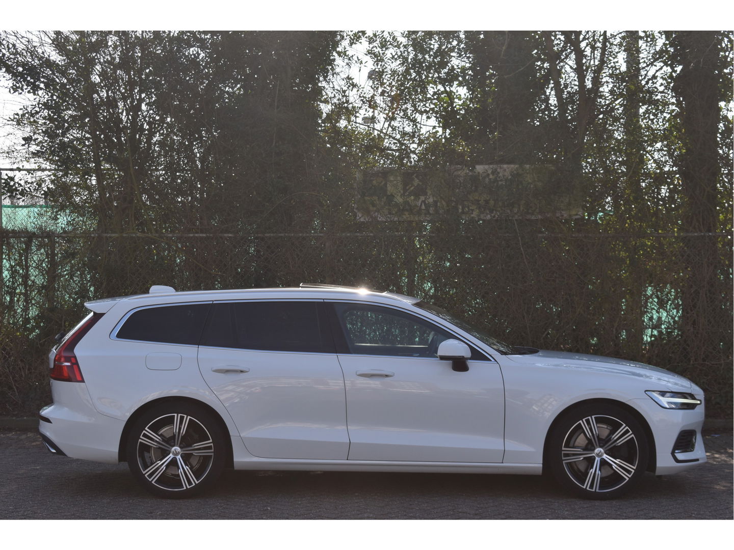 Volvo V60 2.0 T6 Recharge AWD 340 PK Climate Pack | Pano.dak | Standkachel | Keyless | Camera | Stuurverwarming | Carplay | Full LED | Historie