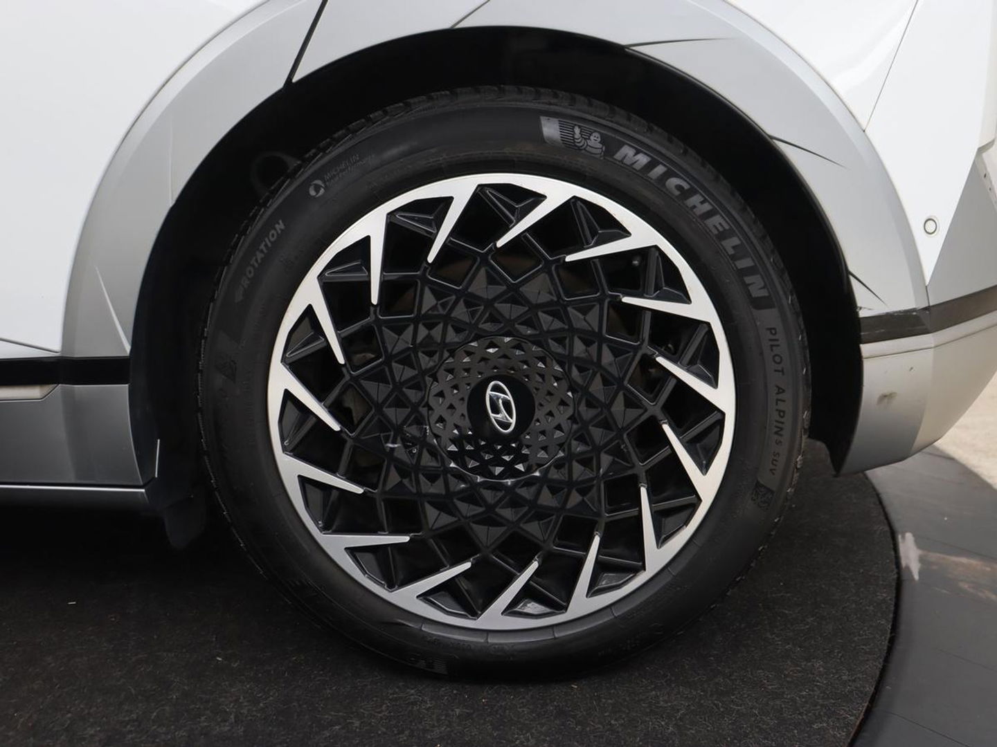 Hyundai IONIQ 5 Lounge 73kWh | Leder | Head-Up | Warmtepomp | 360 Camera | Stoel & Stuurverwarming | Carplay