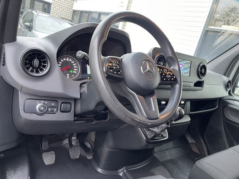 Mercedes-Benz Sprinter 311 2.2 CDI L2 EURO VI-D / vaste prijs rijklaar € 27.950 ex btw / 27.924 km NAP / originele Nederlandse bus / zilver metallic / airco / cruise / trekhaak / Karhof opbouw