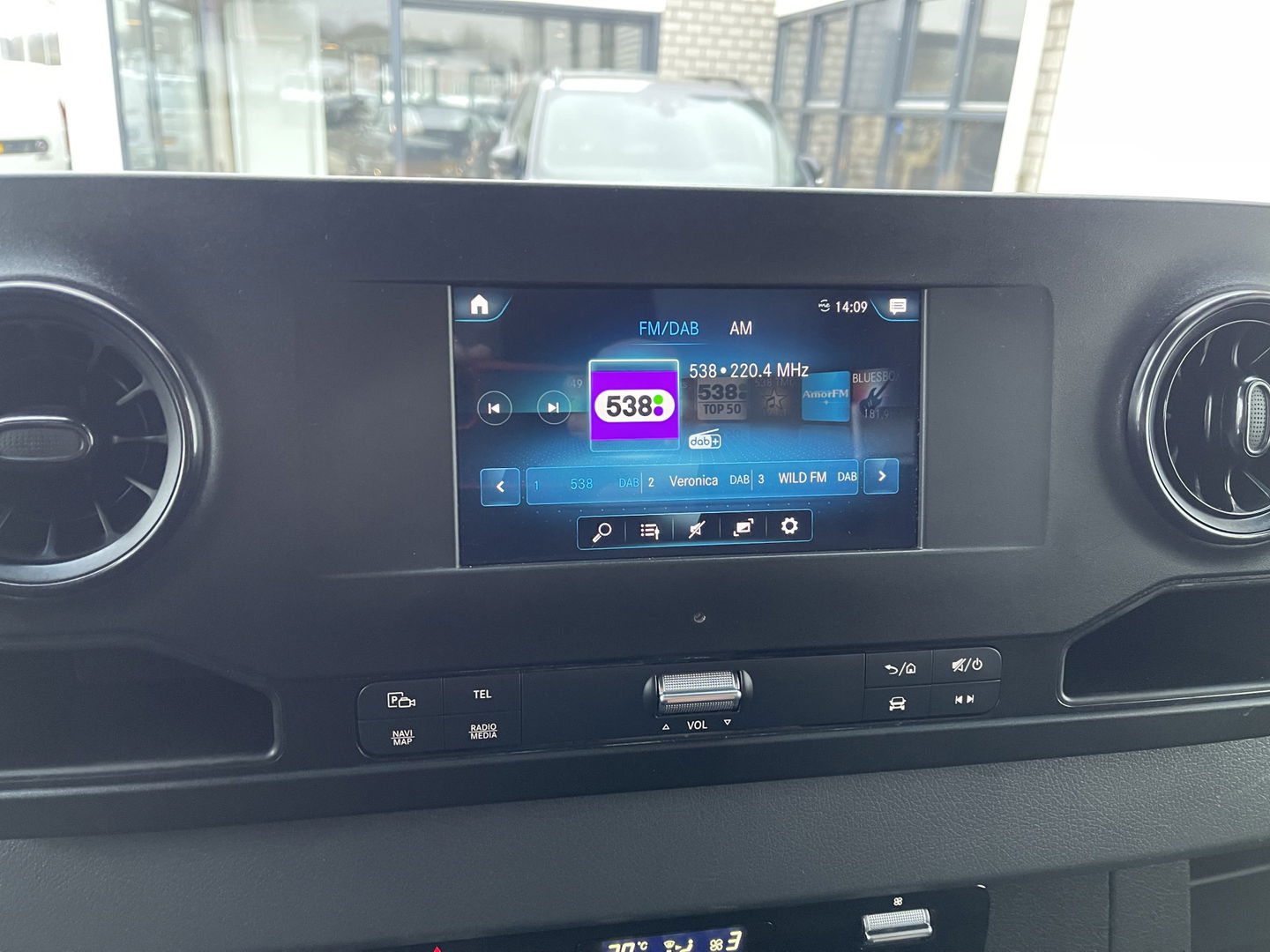 Mercedes-Benz Sprinter 311 2.2 CDI L2 EURO VI-D / vaste prijs rijklaar € 27.950 ex btw / 27.924 km NAP / originele Nederlandse bus / zilver metallic / airco / cruise / trekhaak / Karhof opbouw