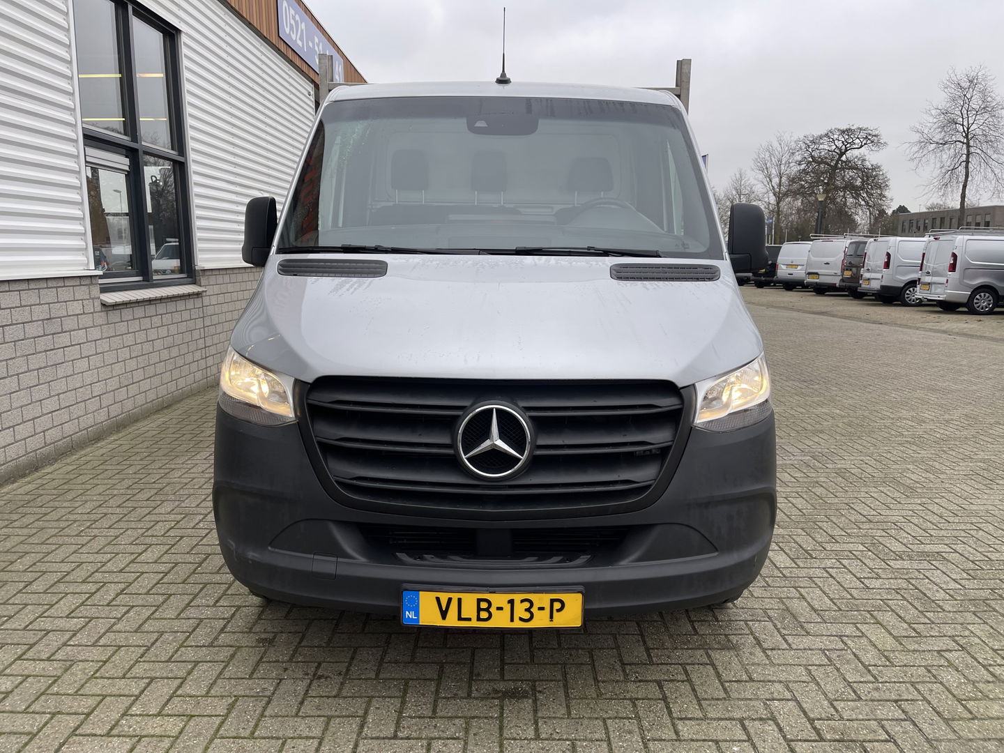Mercedes-Benz Sprinter 311 2.2 CDI L2 EURO VI-D / vaste prijs rijklaar € 27.950 ex btw / 27.924 km NAP / originele Nederlandse bus / zilver metallic / airco / cruise / trekhaak / Karhof opbouw