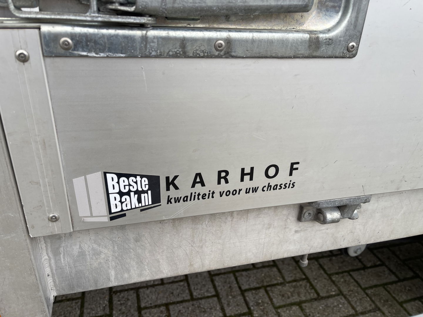 Mercedes-Benz Sprinter 311 2.2 CDI L2 EURO VI-D / vaste prijs rijklaar € 27.950 ex btw / 27.924 km NAP / originele Nederlandse bus / zilver metallic / airco / cruise / trekhaak / Karhof opbouw