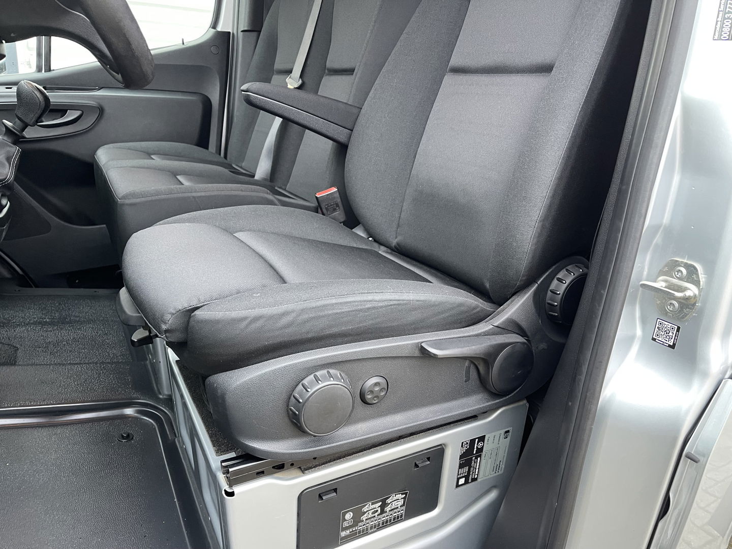 Mercedes-Benz Sprinter 311 2.2 CDI L2 EURO VI-D / vaste prijs rijklaar € 27.950 ex btw / 27.924 km NAP / originele Nederlandse bus / zilver metallic / airco / cruise / trekhaak / Karhof opbouw