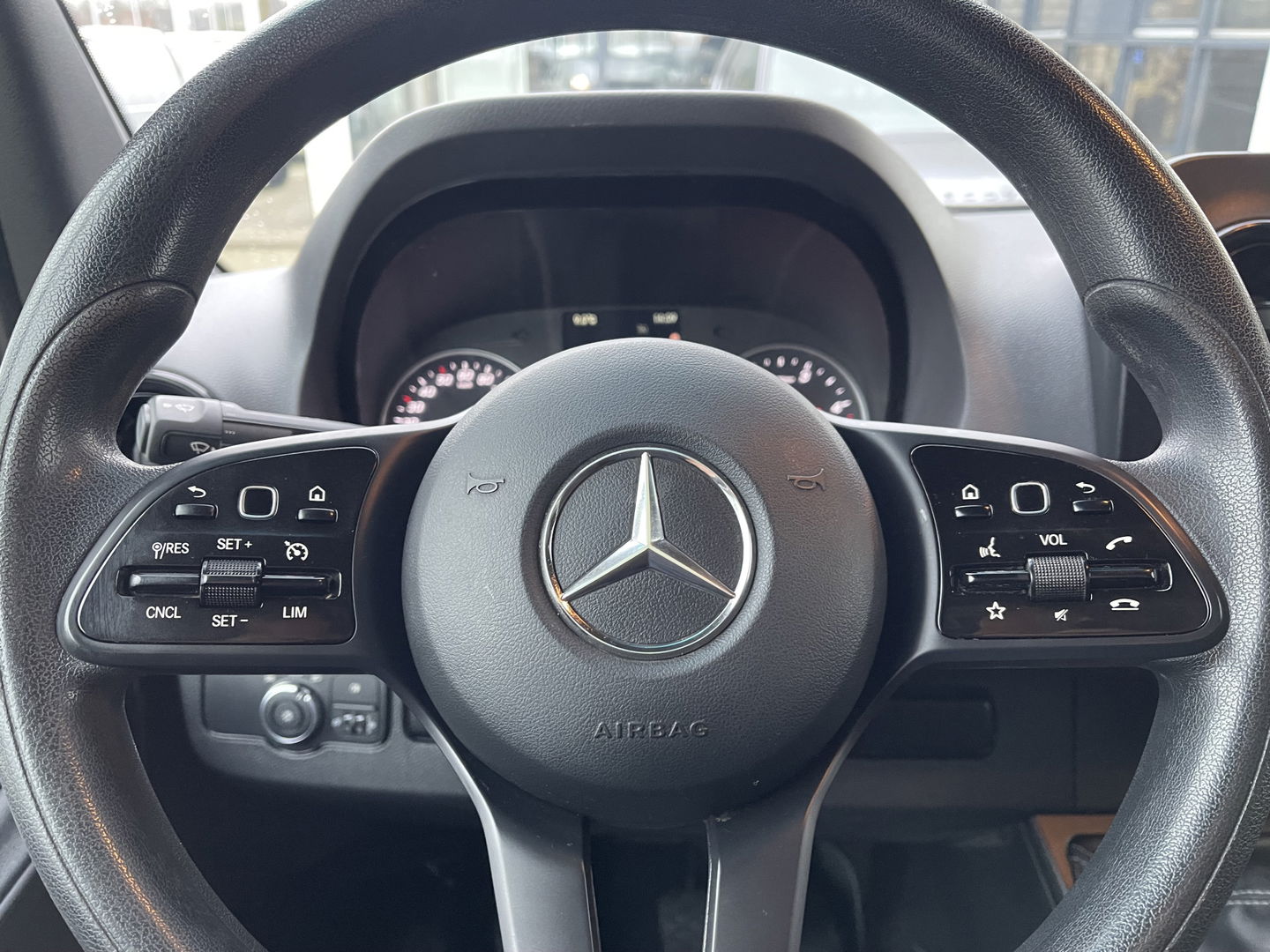 Mercedes-Benz Sprinter 311 2.2 CDI L2 EURO VI-D / vaste prijs rijklaar € 27.950 ex btw / 27.924 km NAP / originele Nederlandse bus / zilver metallic / airco / cruise / trekhaak / Karhof opbouw