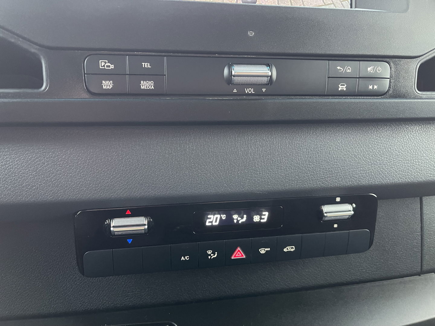 Mercedes-Benz Sprinter 311 2.2 CDI L2 EURO VI-D / vaste prijs rijklaar € 27.950 ex btw / 27.924 km NAP / originele Nederlandse bus / zilver metallic / airco / cruise / trekhaak / Karhof opbouw