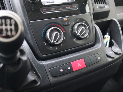 Peugeot Boxer 2.0 BlueHDI 131pk Euro 6 L2H2 - Cruise - Navi - Trekhaak 2,5t KG