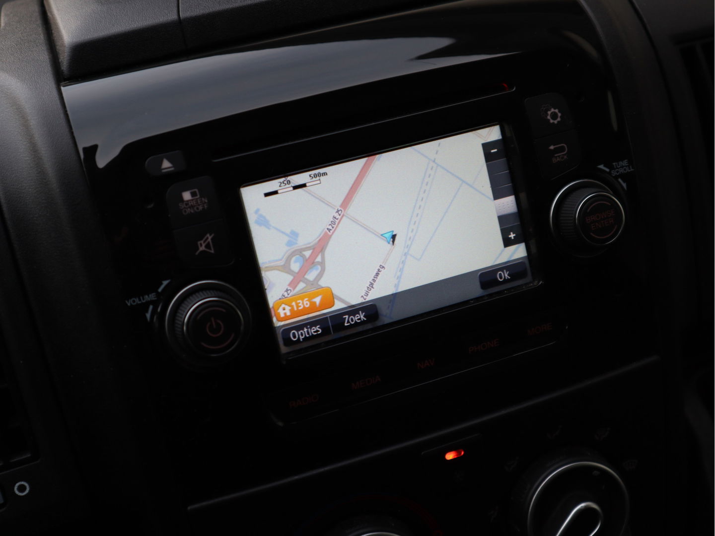 Peugeot Boxer 2.0 BlueHDI 131pk Euro 6 L2H2 - Cruise - Navi - Trekhaak 2,5t KG