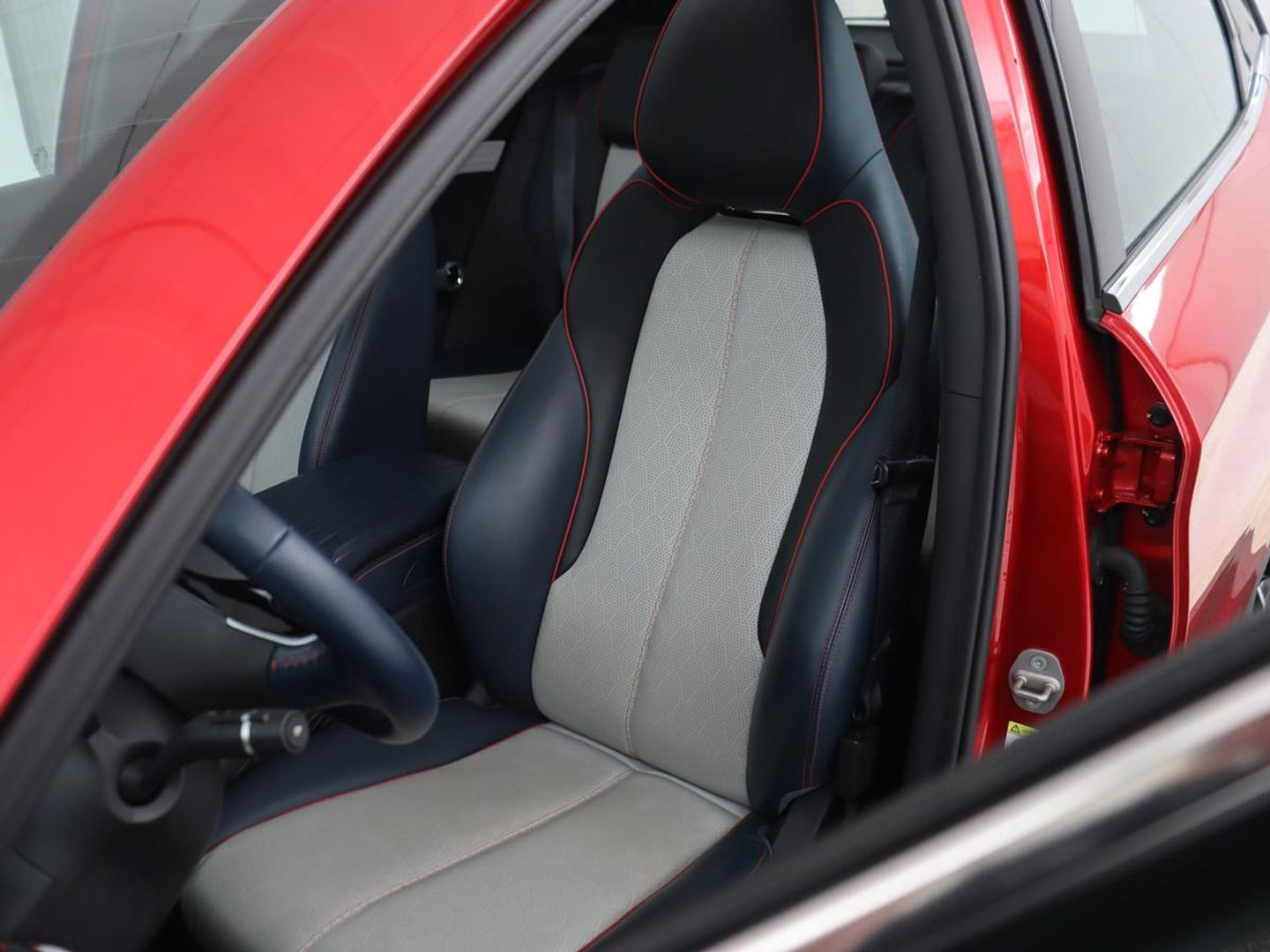 BYD ATTO 3 Comfort 60 kWh | Panoramadak | Warmtepomp | Leder | Stoelverwarming | 360 Camera | Carplay | Adaptive cruise