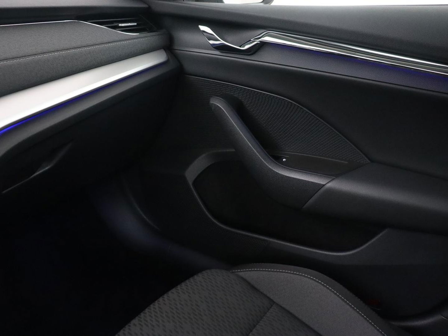 Škoda Octavia Combi 1.4 TSI iV PHEV Business Edition | Stoel & stuurverwarming | Camera | Carplay | Memory | Navigatie | Full LED