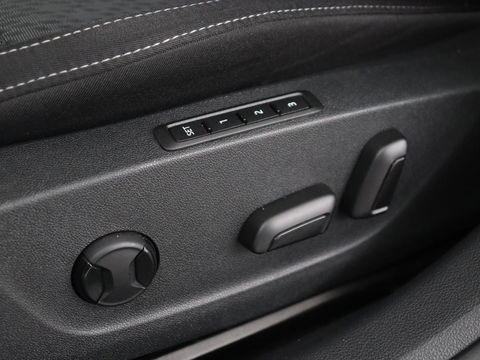 Škoda Octavia Combi 1.4 TSI iV PHEV Business Edition | Stoel & stuurverwarming | Camera | Carplay | Memory | Navigatie | Full LED