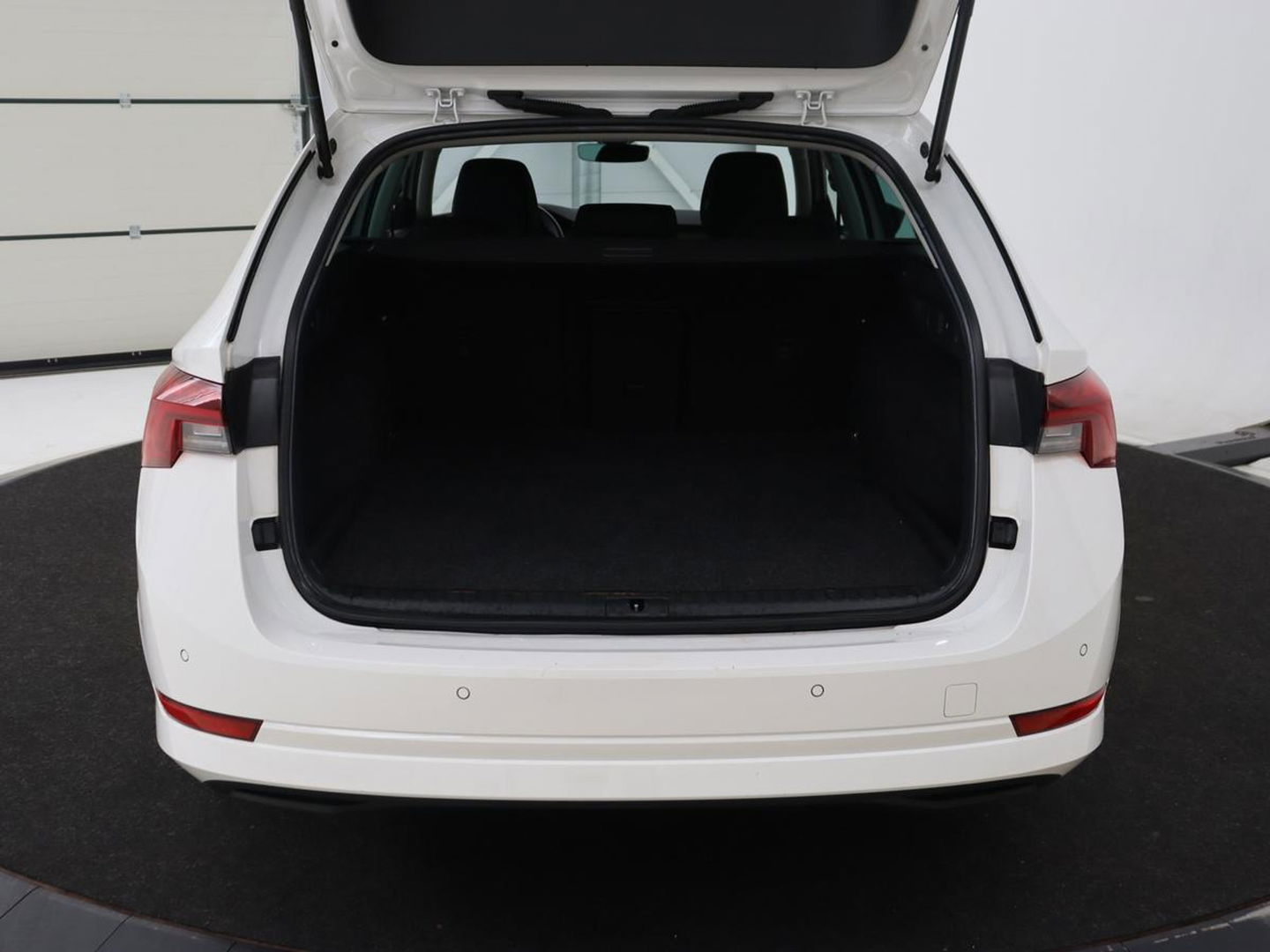 Škoda Octavia Combi 1.4 TSI iV PHEV Business Edition | Stoel & stuurverwarming | Camera | Carplay | Memory | Navigatie | Full LED