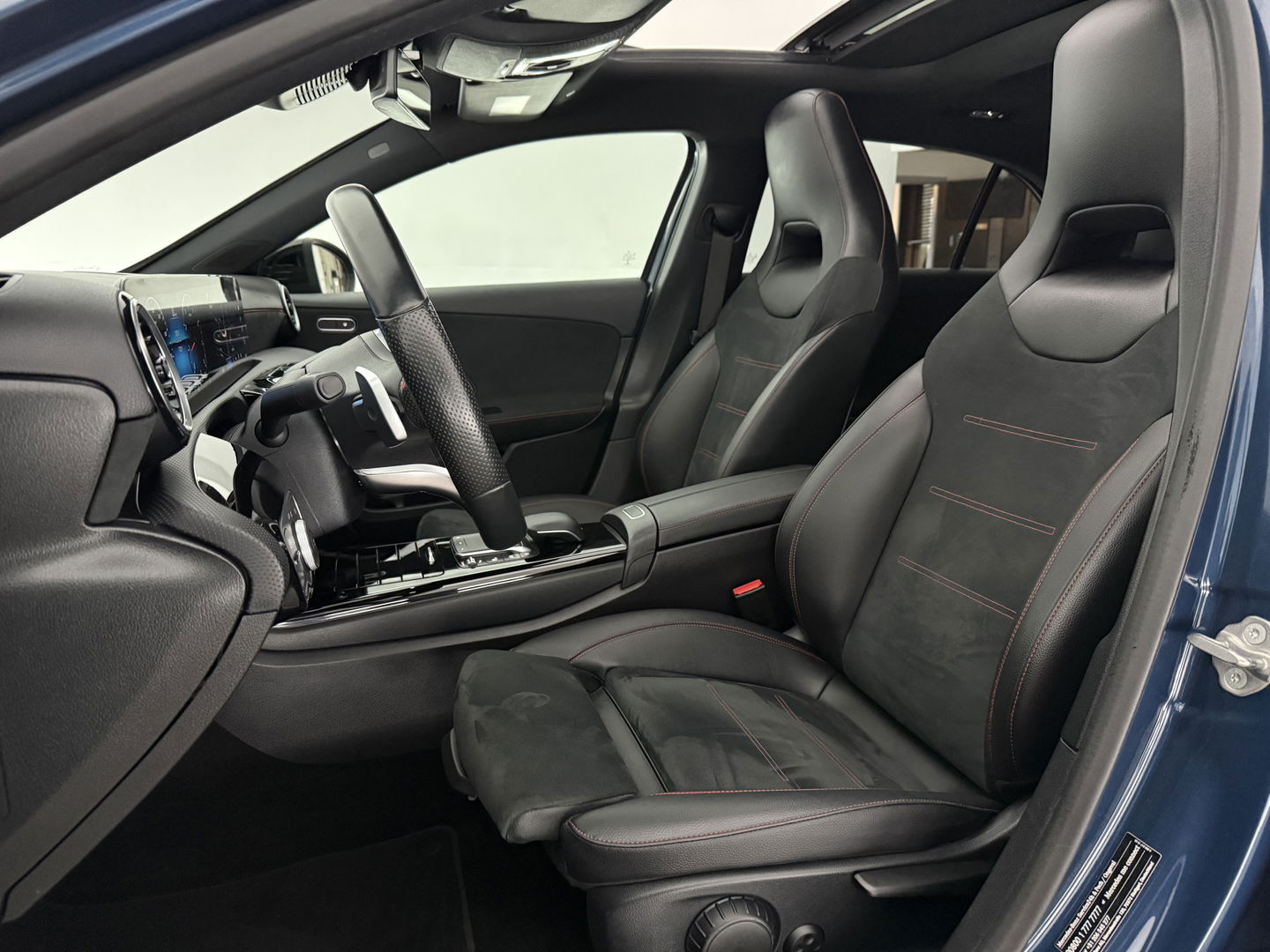 Mercedes-Benz A-Klasse 180 AMG | Pano | Virtual | Clima | Cruise | Camera | Stoelverw. | Navi | NAP