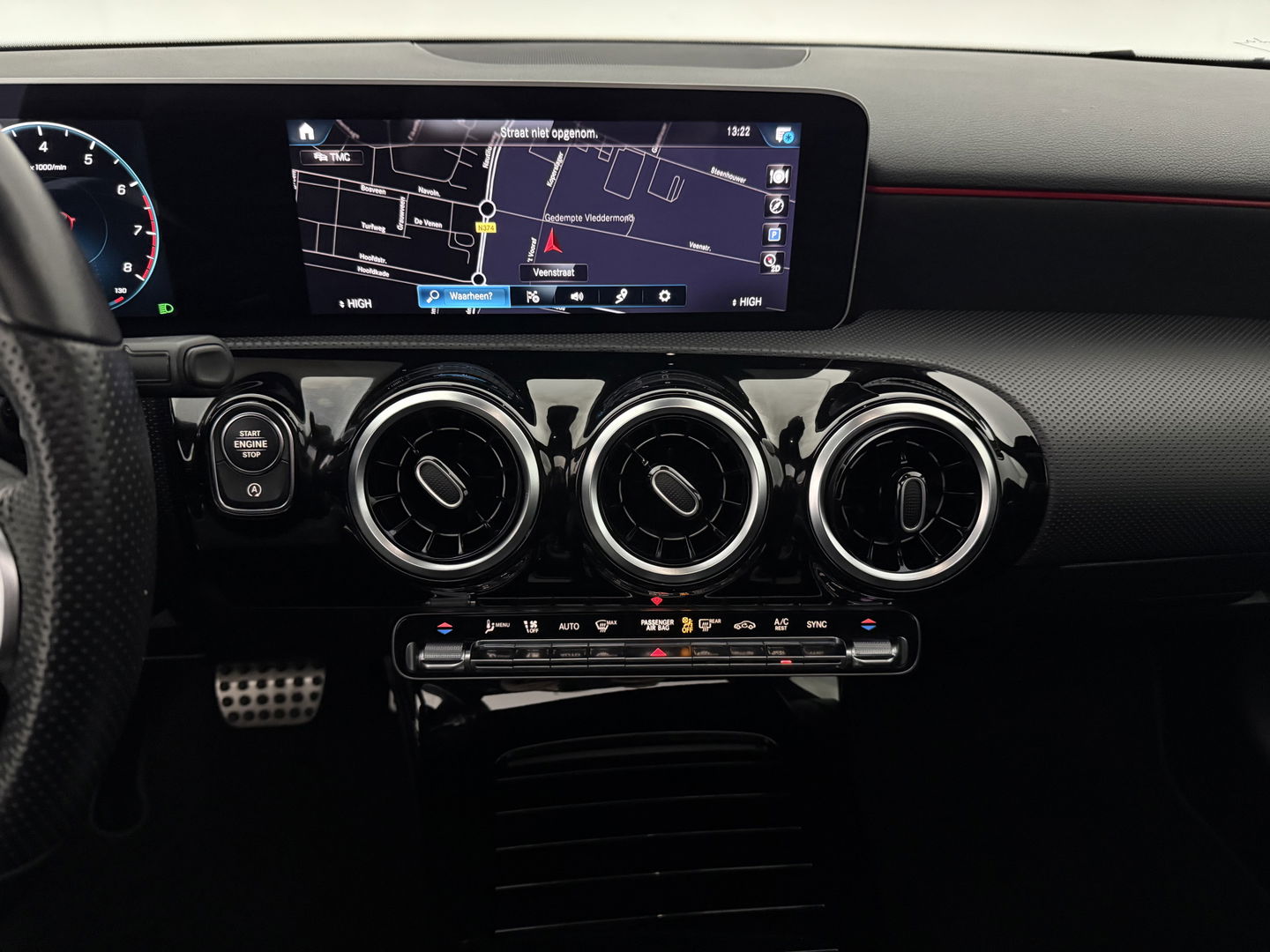 Mercedes-Benz A-Klasse 180 AMG | Pano | Virtual | Clima | Cruise | Camera | Stoelverw. | Navi | NAP