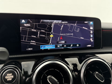 Mercedes-Benz A-Klasse 180 AMG | Pano | Virtual | Clima | Cruise | Camera | Stoelverw. | Navi | NAP