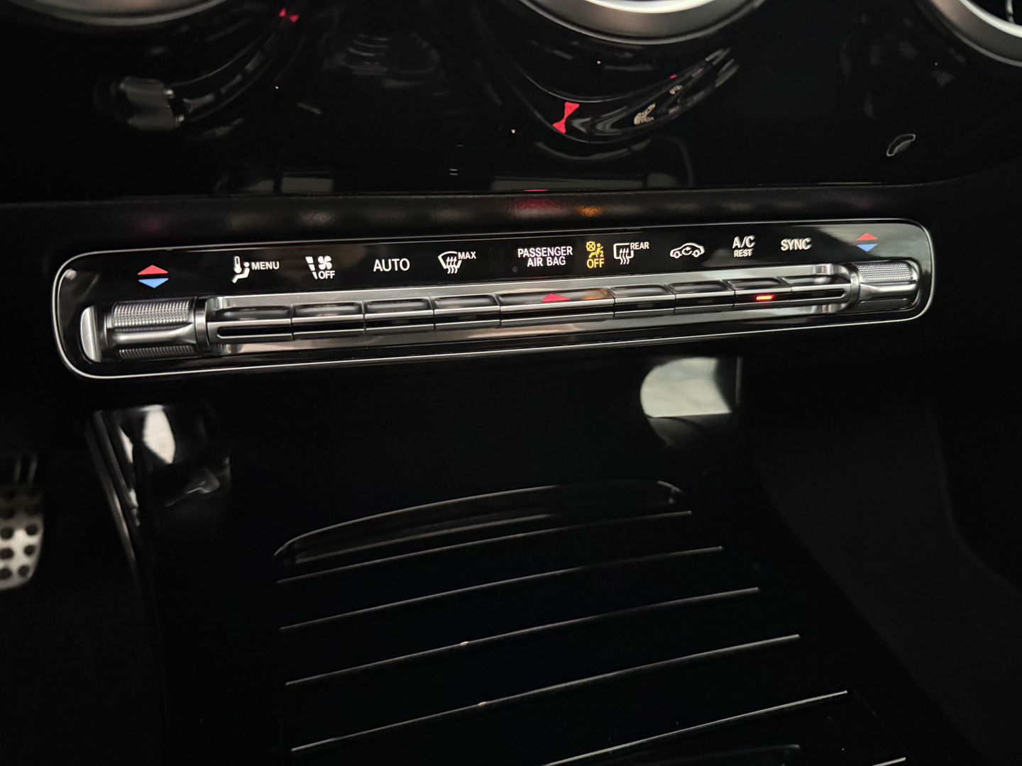 Mercedes-Benz A-Klasse 180 AMG | Pano | Virtual | Clima | Cruise | Camera | Stoelverw. | Navi | NAP