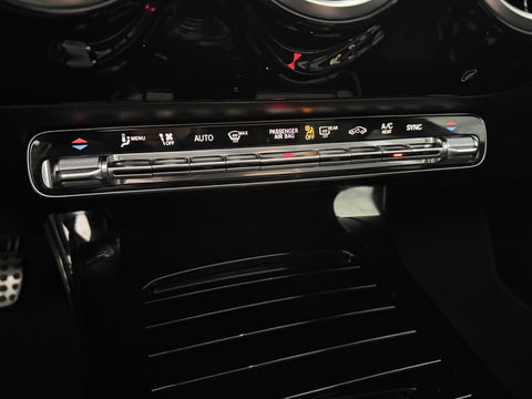 Mercedes-Benz A-Klasse 180 AMG | Pano | Virtual | Clima | Cruise | Camera | Stoelverw. | Navi | NAP