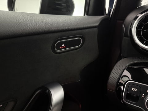 Mercedes-Benz A-Klasse 180 AMG | Pano | Virtual | Clima | Cruise | Camera | Stoelverw. | Navi | NAP