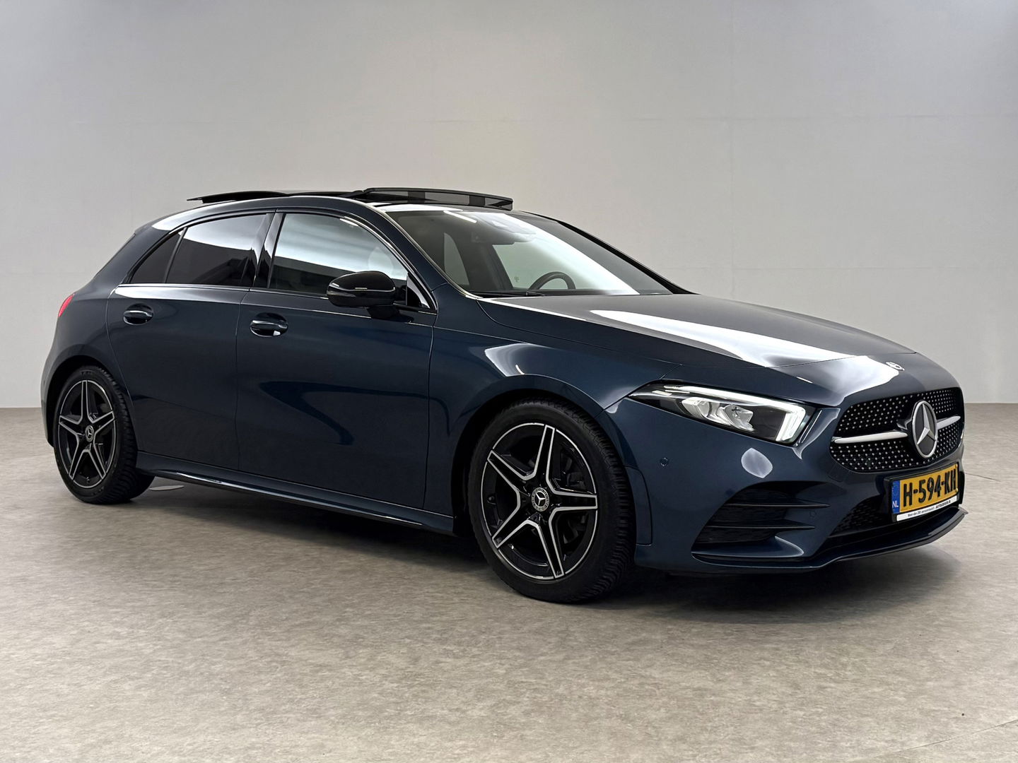 Mercedes-Benz A-Klasse 180 AMG | Pano | Virtual | Clima | Cruise | Camera | Stoelverw. | Navi | NAP