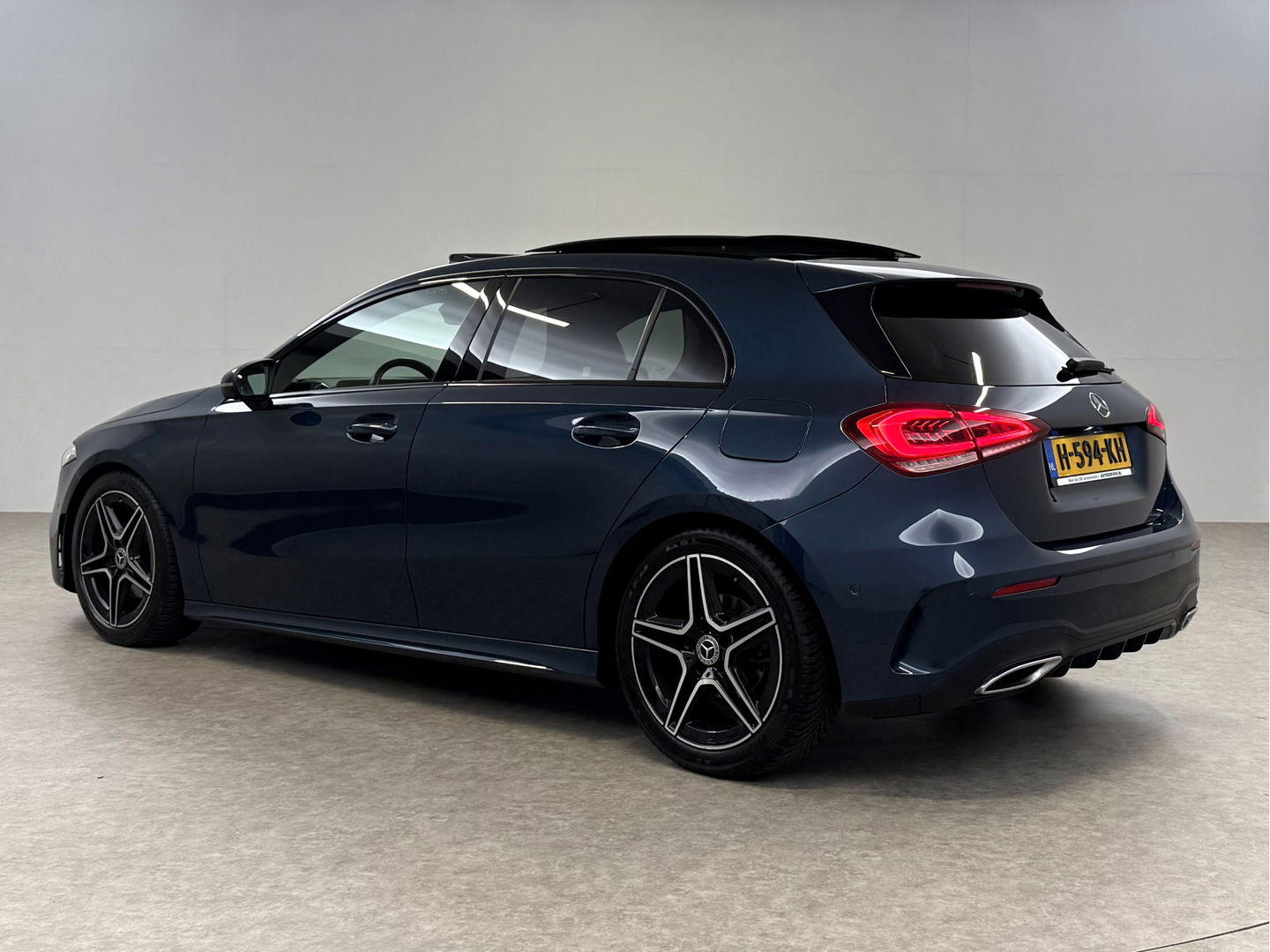 Mercedes-Benz A-Klasse 180 AMG | Pano | Virtual | Clima | Cruise | Camera | Stoelverw. | Navi | NAP