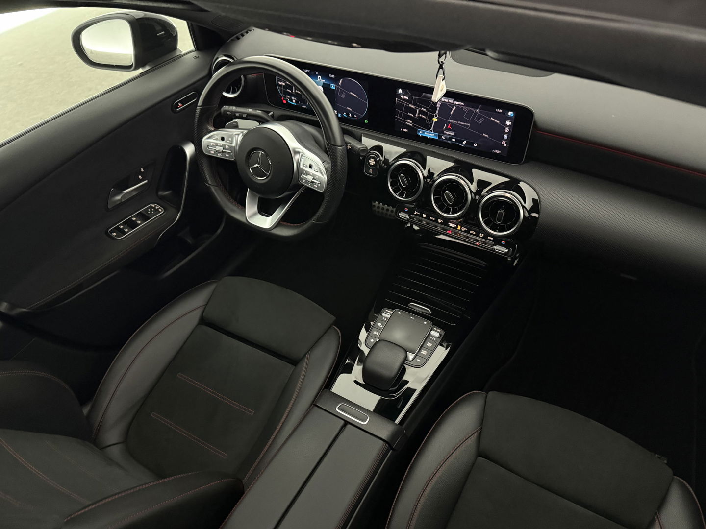 Mercedes-Benz A-Klasse 180 AMG | Pano | Virtual | Clima | Cruise | Camera | Stoelverw. | Navi | NAP