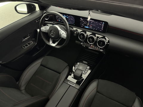 Mercedes-Benz A-Klasse 180 AMG | Pano | Virtual | Clima | Cruise | Camera | Stoelverw. | Navi | NAP