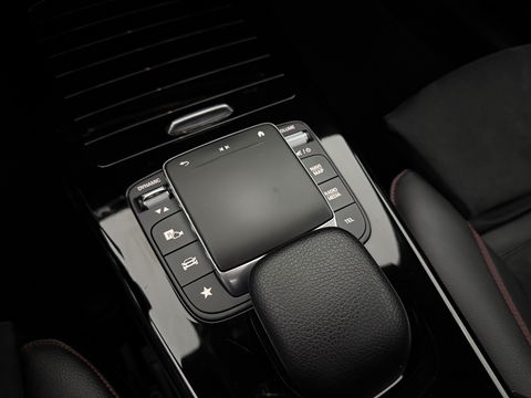 Mercedes-Benz A-Klasse 180 AMG | Pano | Virtual | Clima | Cruise | Camera | Stoelverw. | Navi | NAP