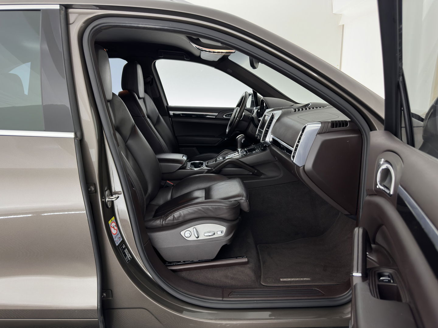 Porsche Cayenne 3.0 D Aut. *LEATHER | XENON | MEMORY-PACK | BLIND-SPOT | CAMERA | AIR-SUSPENSION | HEATED-COMFORTSEATS | NAVI-FULLMAP | SHIFT-PADDLES | PRIVACY-GLASS | TOWBAR | 21''ALU*