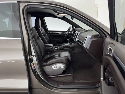 Porsche Cayenne 3.0 D Aut. *LEATHER | XENON | MEMORY-PACK | BLIND-SPOT | CAMERA | AIR-SUSPENSION | HEATED-COMFORTSEATS | NAVI-FULLMAP | SHIFT-PADDLES | PRIVACY-GLASS | TOWBAR | 21''ALU*