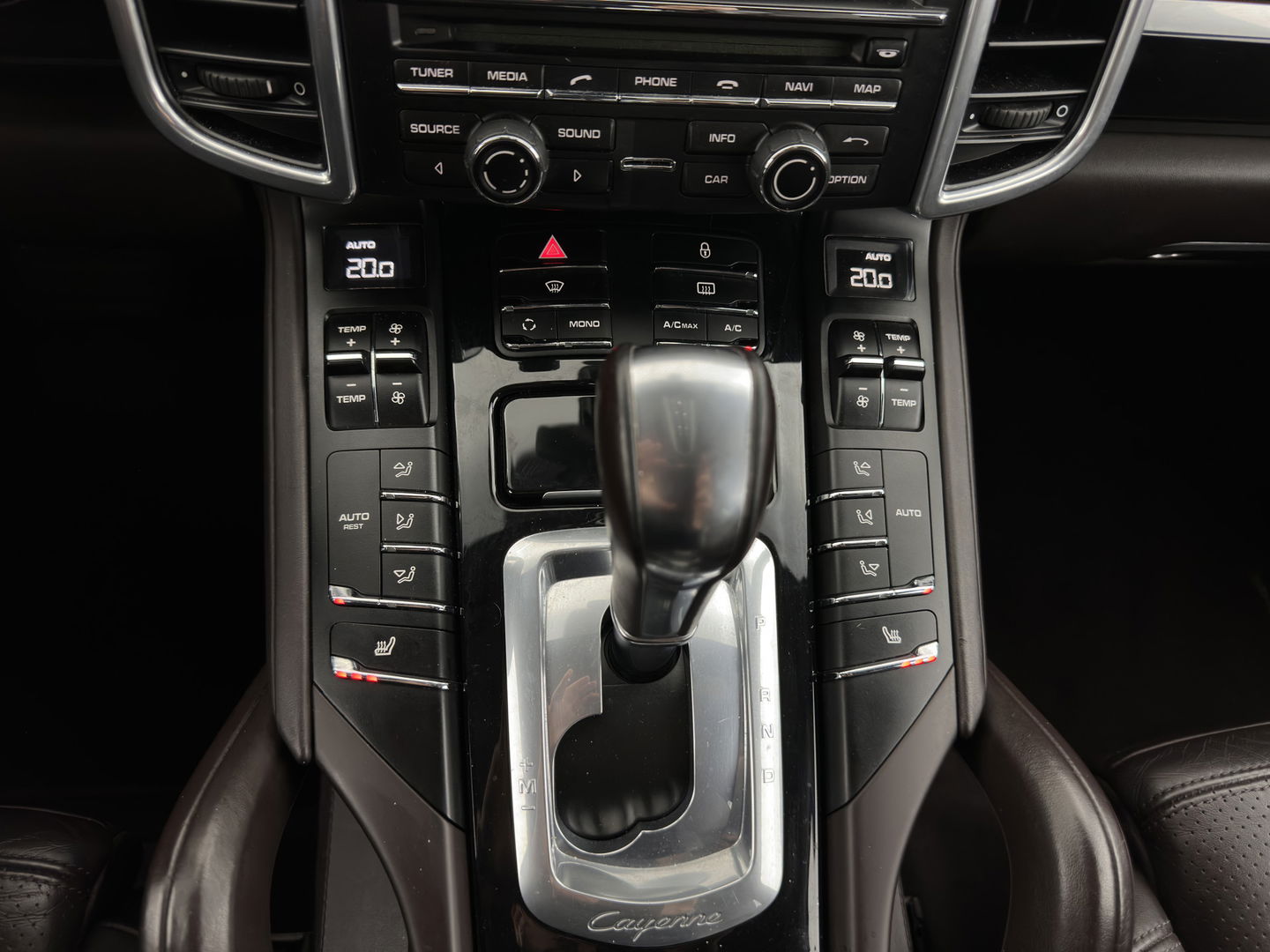 Porsche Cayenne 3.0 D Aut. *LEATHER | XENON | MEMORY-PACK | BLIND-SPOT | CAMERA | AIR-SUSPENSION | HEATED-COMFORTSEATS | NAVI-FULLMAP | SHIFT-PADDLES | PRIVACY-GLASS | TOWBAR | 21''ALU*