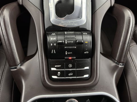 Porsche Cayenne 3.0 D Aut. *LEATHER | XENON | MEMORY-PACK | BLIND-SPOT | CAMERA | AIR-SUSPENSION | HEATED-COMFORTSEATS | NAVI-FULLMAP | SHIFT-PADDLES | PRIVACY-GLASS | TOWBAR | 21''ALU*