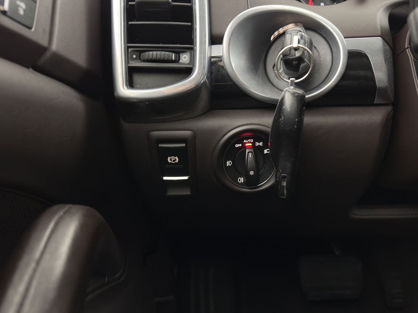 Porsche Cayenne 3.0 D Aut. *LEATHER | XENON | MEMORY-PACK | BLIND-SPOT | CAMERA | AIR-SUSPENSION | HEATED-COMFORTSEATS | NAVI-FULLMAP | SHIFT-PADDLES | PRIVACY-GLASS | TOWBAR | 21''ALU*