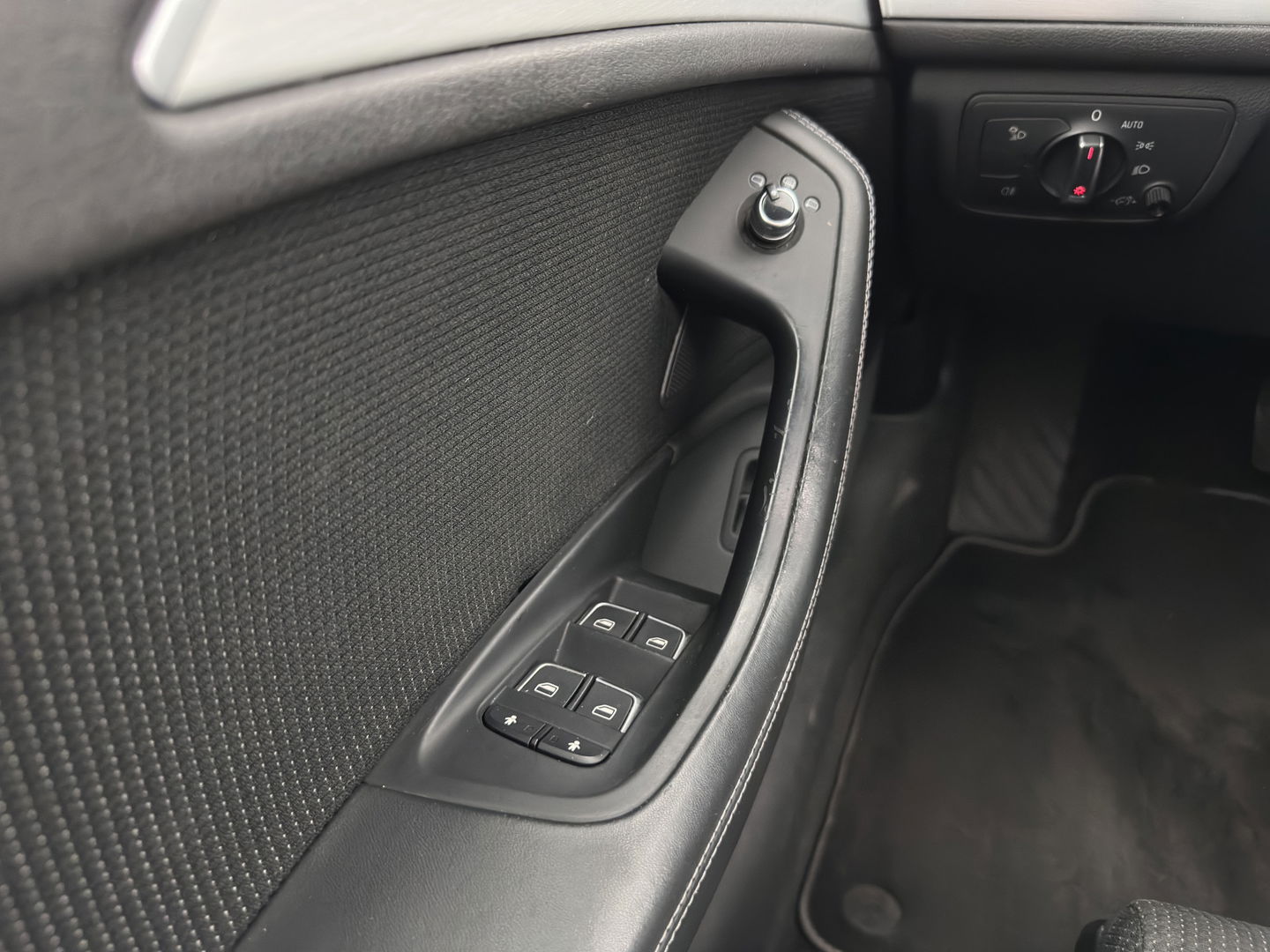 Audi A6 Limousine 2.0 TFSI S-Line Sportpack Pro Line Aut. *PANO | LEATHER-FABRIC | XENON | NAVI-FULLMAP | KEYLESS | SPORT-SEATS | ECC | PDC | CRUISE | TOWBAR | 19''ALU*