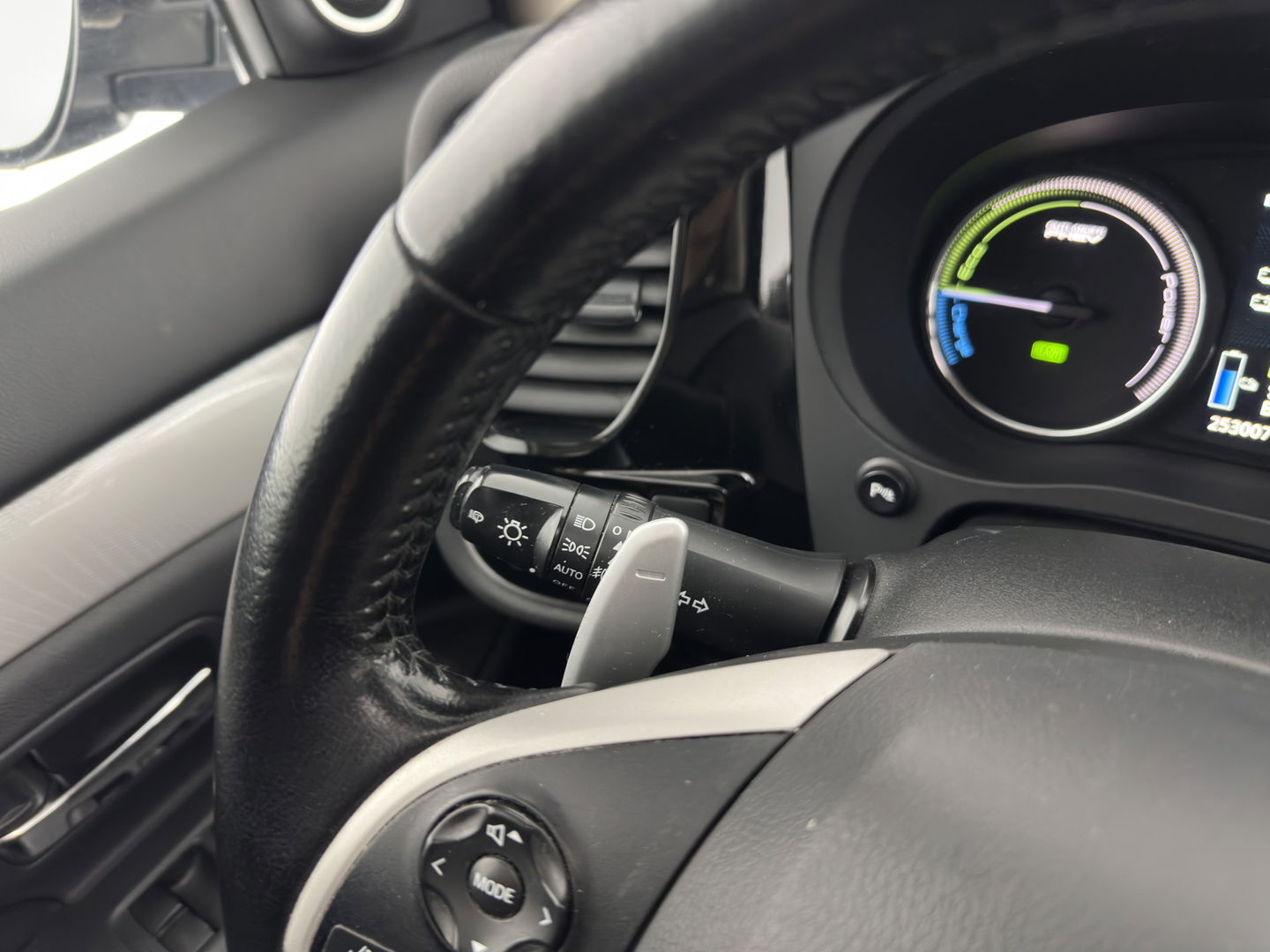 Mitsubishi Outlander 2.0 PHEV Instyle AWD (Plug-In) (INCL-BTW) Aut *PANO | LEATHER | XENON | NAVI-FULLMAP | KEYLESS | CAMERA | HEATED-COMFORTSEATS | ECC | SHIFT-PADDLES | PDC | CRUISE | PRIVACY-GLASS | DAB | TOWBAR | ROCKFORD-AUDIO |  18"ALU*