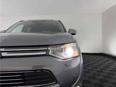 Mitsubishi Outlander 2.0 PHEV Instyle (INCL.BTW) Aut *PANO | FULL-LEATHER | XENON | NAVI-FULLMAP | KEYLESS | CAMERA | HEATED-COMFORTSEATS | ECC | SHIFT-PADDLES | PDC | CRUISE | PRIVACY-GLASS | DAB | TOWBAR | 18''ALU *