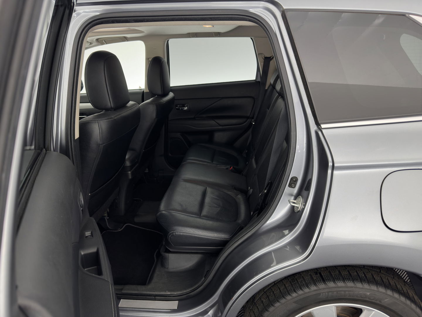 Mitsubishi Outlander 2.0 PHEV Instyle AWD (Plug-In) (INCL-BTW) Aut *PANO | LEATHER | XENON | NAVI-FULLMAP | KEYLESS | CAMERA | HEATED-COMFORTSEATS | ECC | SHIFT-PADDLES | PDC | CRUISE | PRIVACY-GLASS | DAB | TOWBAR | ROCKFORD-AUDIO |  18"ALU*