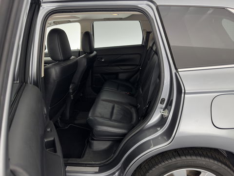 Mitsubishi Outlander 2.0 PHEV Instyle (INCL.BTW) Aut *PANO | FULL-LEATHER | XENON | NAVI-FULLMAP | KEYLESS | CAMERA | HEATED-COMFORTSEATS | ECC | SHIFT-PADDLES | PDC | CRUISE | PRIVACY-GLASS | DAB | TOWBAR | 18''ALU *