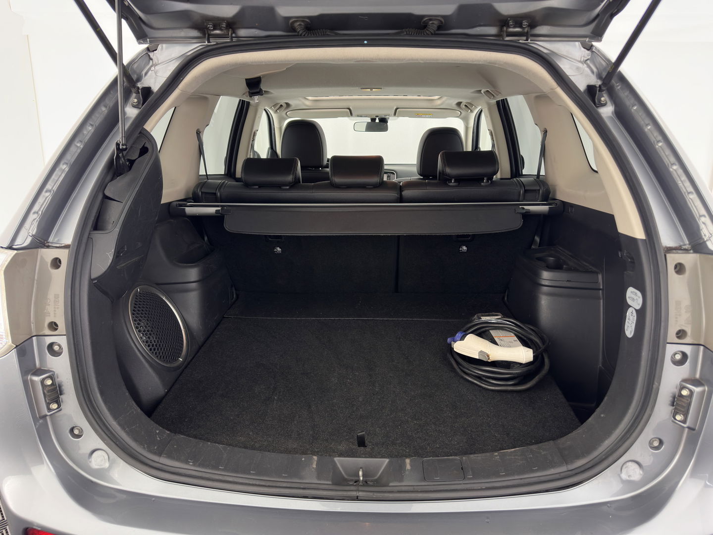 Mitsubishi Outlander 2.0 PHEV Instyle (INCL.BTW) Aut *PANO | FULL-LEATHER | XENON | NAVI-FULLMAP | KEYLESS | CAMERA | HEATED-COMFORTSEATS | ECC | SHIFT-PADDLES | PDC | CRUISE | PRIVACY-GLASS | DAB | TOWBAR | 18''ALU *