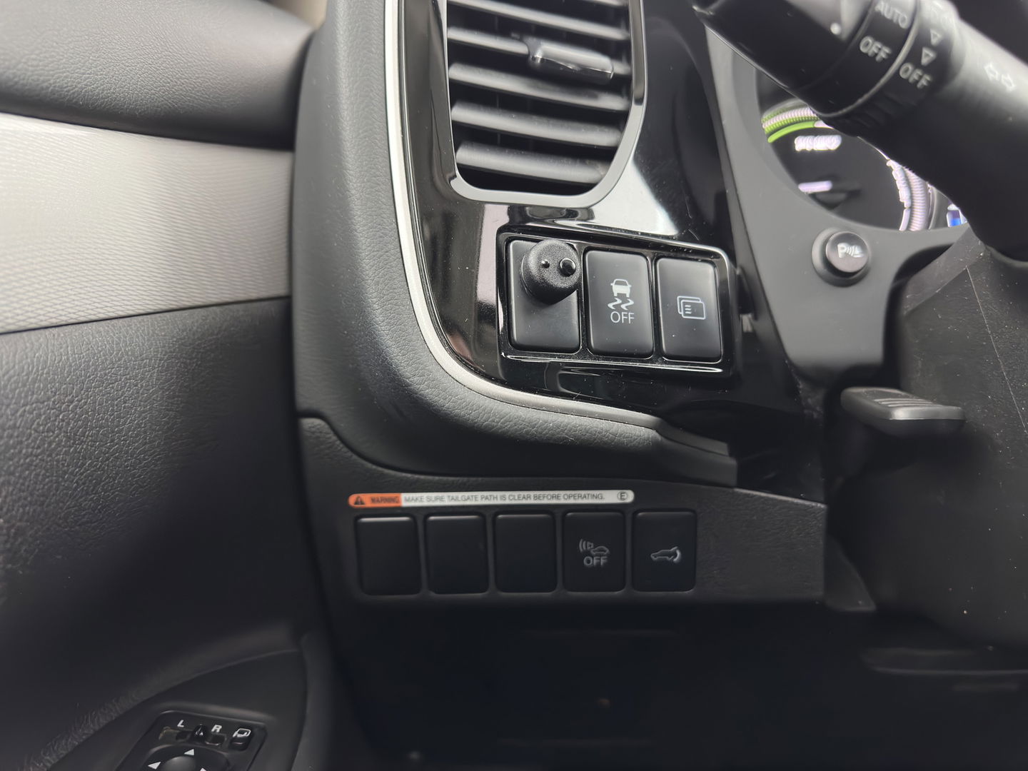 Mitsubishi Outlander 2.0 PHEV Instyle (INCL.BTW) Aut *PANO | FULL-LEATHER | XENON | NAVI-FULLMAP | KEYLESS | CAMERA | HEATED-COMFORTSEATS | ECC | SHIFT-PADDLES | PDC | CRUISE | PRIVACY-GLASS | DAB | TOWBAR | 18''ALU *